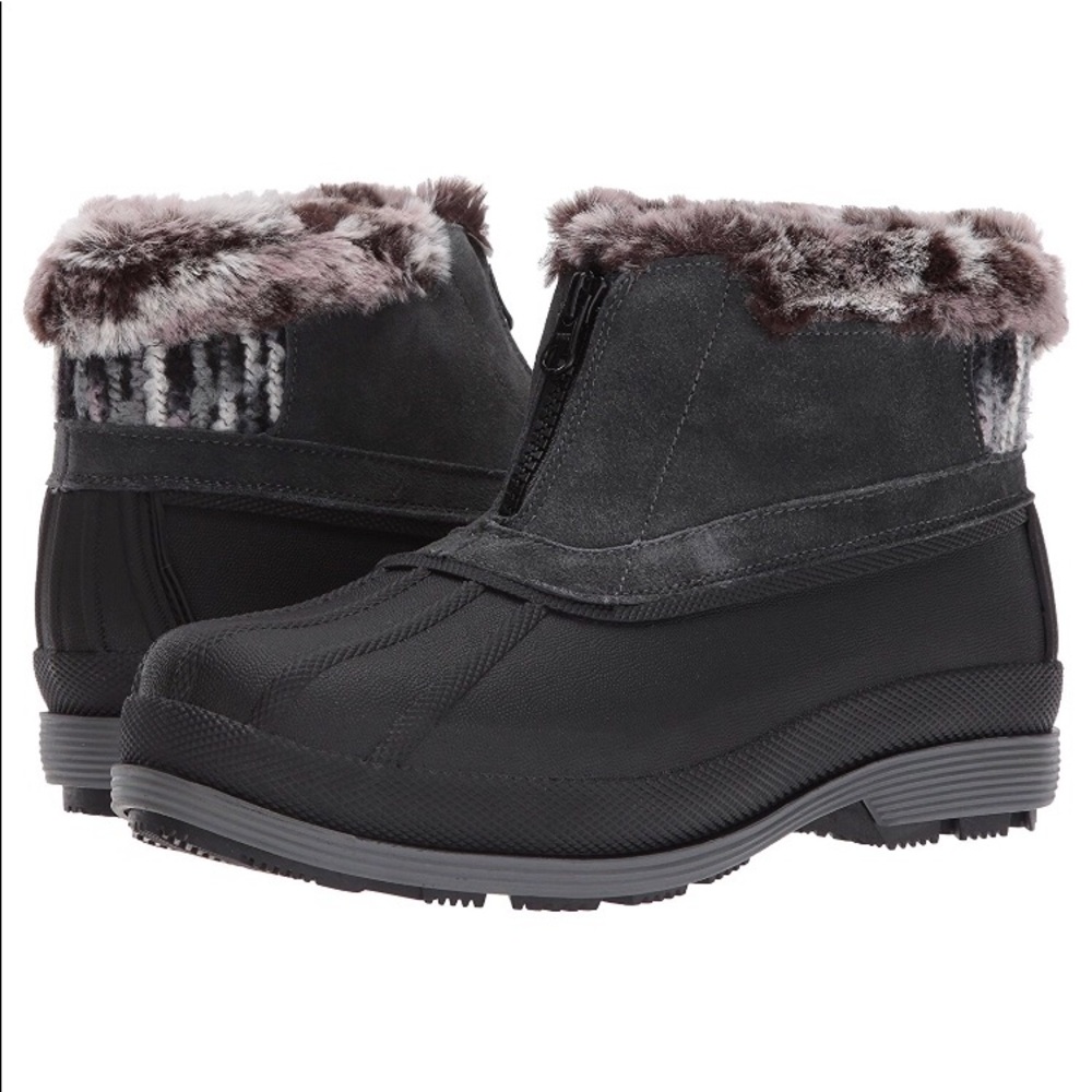Brand new Propet ankle zip insulated snow boot 9.5